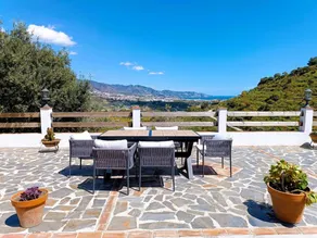 Lovely holiday home with barbeque & pool | Sea view | Dogs allowed - Image 3
