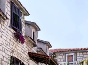 Picturesque House in Kaštela Old Town Near Beach and Local Amenities - Four Bedroom Holiday Home - Image 4
