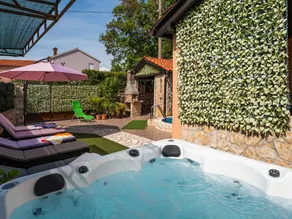 Holiday House Ana – Relaxing House with Heated Pool and Jacuzzi - Image 4