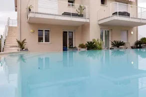 Holiday apartment with garden, pool & terrace | Lake view - Image 2