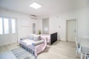 Fully equipped lovely flat with terrace, garden & barbecue | Garden view - Image 3
