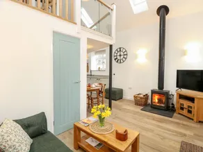 Cottage with garden - Image 2