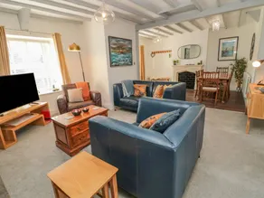 Cottage with garden - Image 2