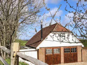 Cottage with garden - Image 2