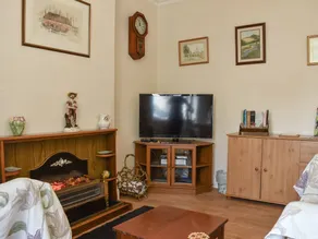 Cottage with garden & barbecue - Image 2
