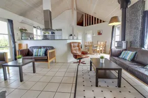 Family-friendly charming holiday home with hot tub & terrace | Pets are welcome - Image 3
