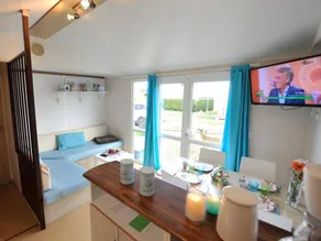 Mobile home with terrace & heated pool - Image 5