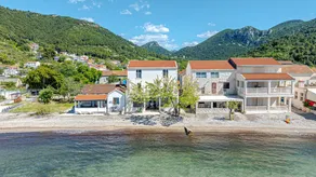 Villa with barbeque, terrace & garden - Image 4