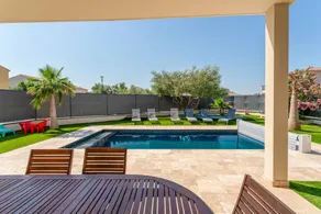 Holiday home with pool & barbecue - Image 4