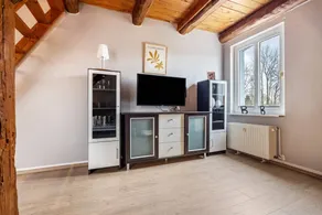 Apartment with terrace & garden - Image 2