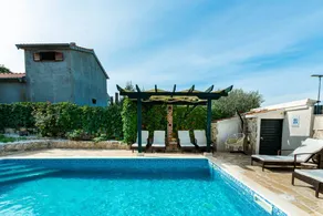 Fully equipped wonderful villa with terrace, garden & private pool | Pets are welcome - Image 5