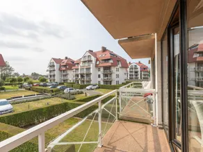 Apartment with terrace & pool - Image 2