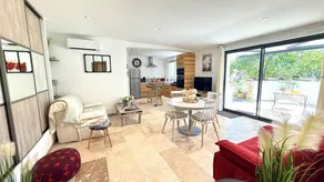 Fully equipped beautiful house with terrace, garden & jacuzzi | Garden view | Perfect for remote work - Image 5