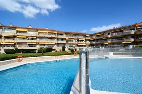 Flat with pool, terrace & garden - Image 5