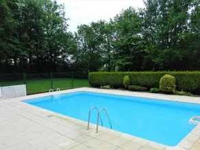 Schöner Bungalow mit beheiztem Pool und Terrasse | Haustiere erlaubt - Image 2