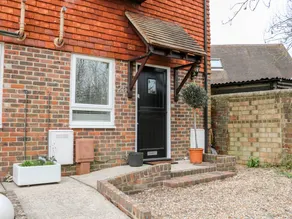 Children-friendly cottage with barbeque & garden | Beach view - Image 2