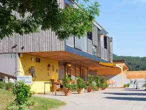 Apartamento vacacional con piscina, jardín y terraza | Vistas al lago - Image 2