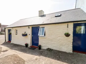 Cottage with garden - Image 2