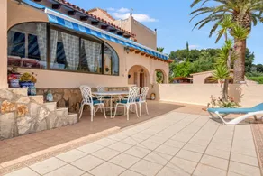 Fully equipped spacious villa with barbeque, garden & fast internet | Sea view - Image 4