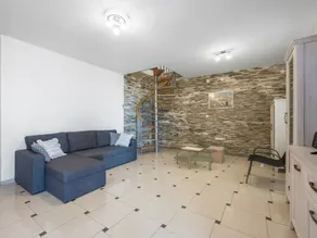 Holiday home with barbeque & garden - Image 4