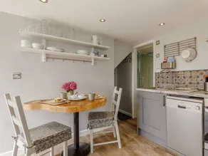 Fully equipped beautiful cottage with garden & barbeque | Pet-friendly - Image 4