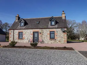 Cottage with garden - Image 2