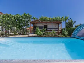 Apartamento con terraza, piscina privada y jardín - Image 5