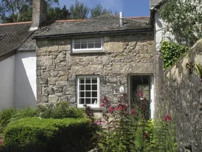 Cottage with garden - Image 2