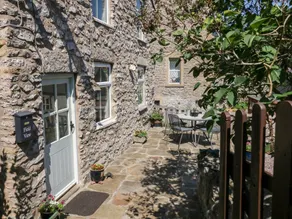 Child-friendly wonderful cottage with garden - Image 3
