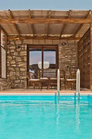 Villa with terrace & pool - Image 2