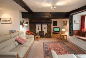Cottage with garden - Image 2