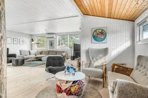Fully equipped holiday home with jacuzzi, terrace & sauna | Sea view | Pet-friendly - Image 2