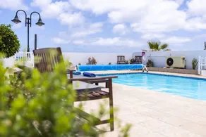 Child-friendly chalet with barbecue, garden & private pool | Beach view - Image 4