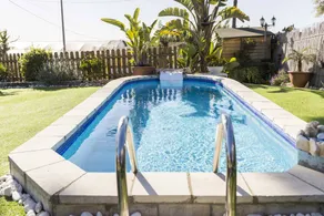 Bonita casa con jardín, piscina privada y vistas al mar, cerca de Barcelona - Image 3
