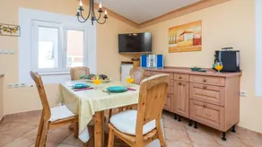 Holiday apartment with garden & barbecue - Image 5