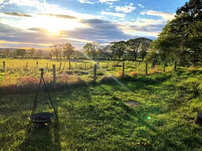 Romantic Shepherd Hut for a Glamping Getaway near Northumberland, England - Image 5