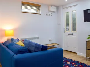 Cottage with garden - Image 3