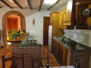 House with garden, BBQ & private pool - Image 5