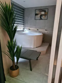 Studio with sauna & jacuzzi - Image 5