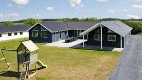 Family-friendly holiday home with jacuzzi, garden & sauna | Pets allowed - Image 2