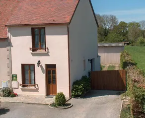 Charmant gîte avec piscine, barbecue et jardin - Image 2