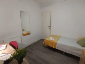 Atractiva habitación en casa de familia - Image 3