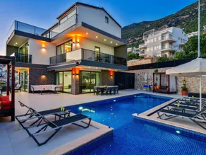 Holiday home with terrace, garden & private pool | Sea view - Image 2