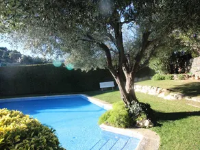 Flat with pool & garden - Image 3
