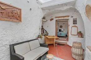 House with garden | Garden view - Image 3