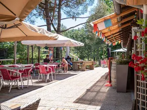 Chalet with heated pool & terrace - Image 2