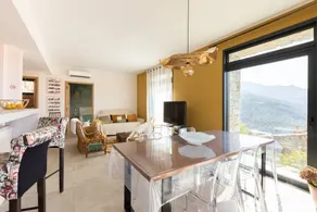 Villa con barbacoa, terraza y piscina | Vistas al jardín | Ideal para teletrabajar - Image 2