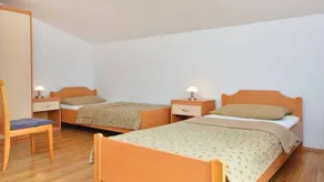 Appartamento con piscina, barbecue e giardino - Image 2