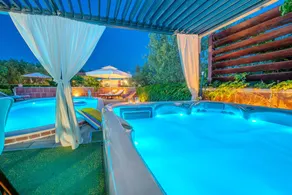 Children-friendly villa with terrace, private pool & hot tub | Garden view | Pets allowed - Image 2
