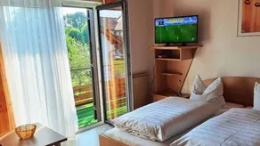 Child-friendly holiday apartment with garden | Lake view - Image 4